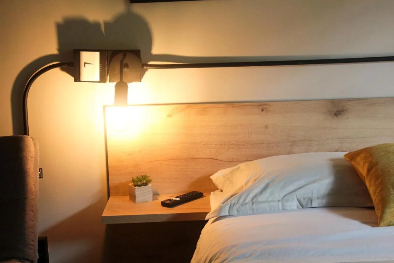 Apartaestudio Amueblado En Poblado Frn106 By Roots Rentals Medellin Apartment