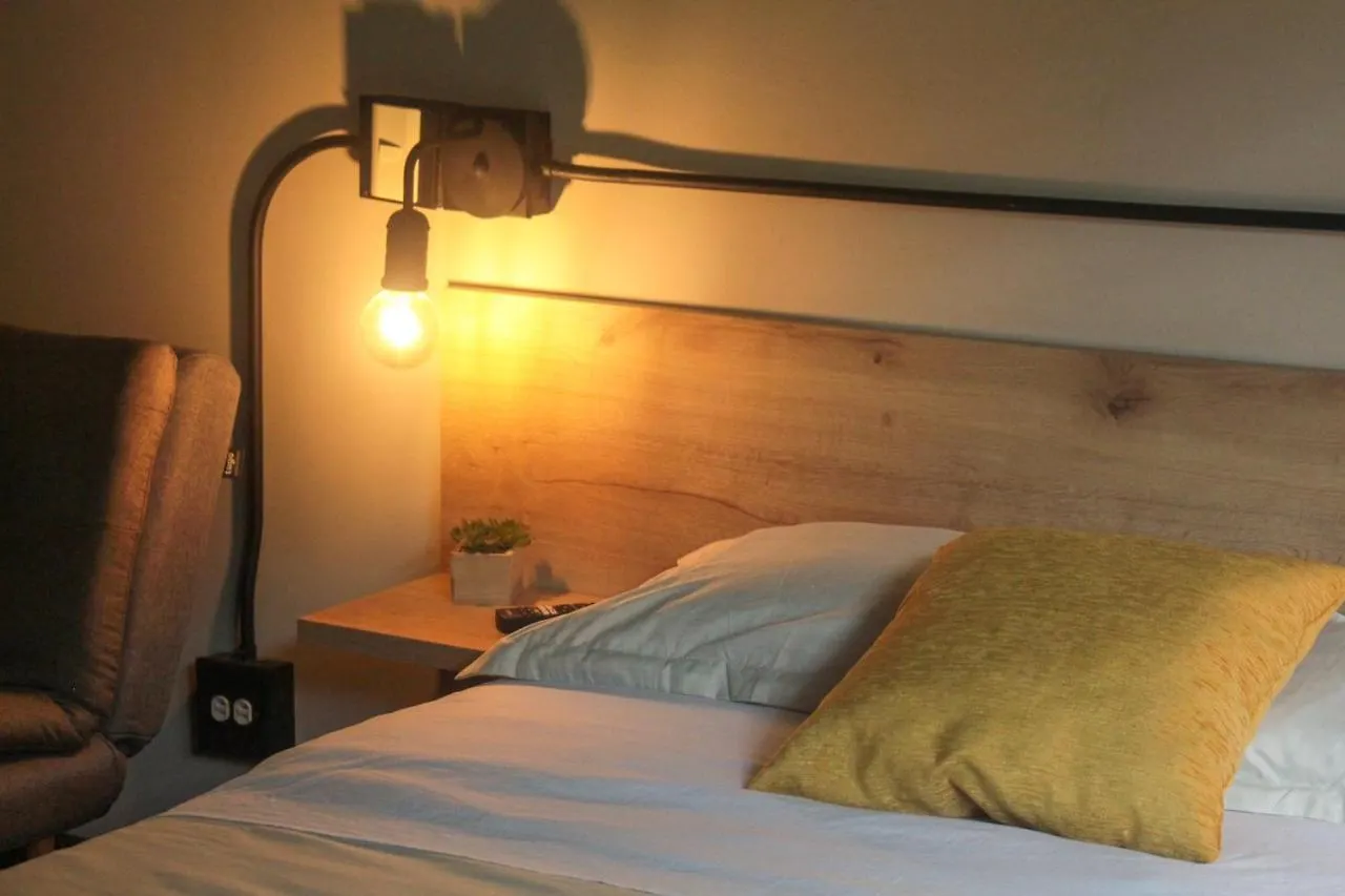Apartaestudio Amueblado En Poblado Frn106 By Roots Rentals Medellin